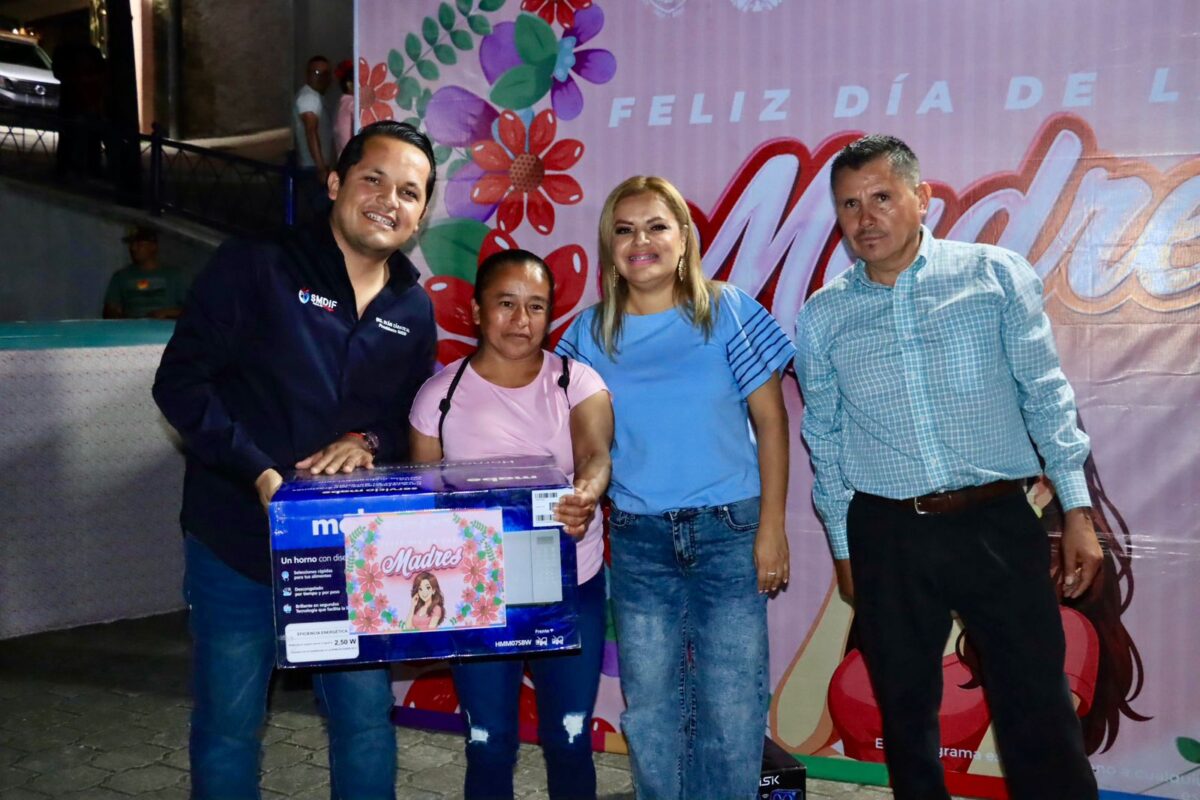 Festejan DIF Municipal y Gobierno de Pinal de Amoles a la Niñez y a las Madres de San Pedro Escanela