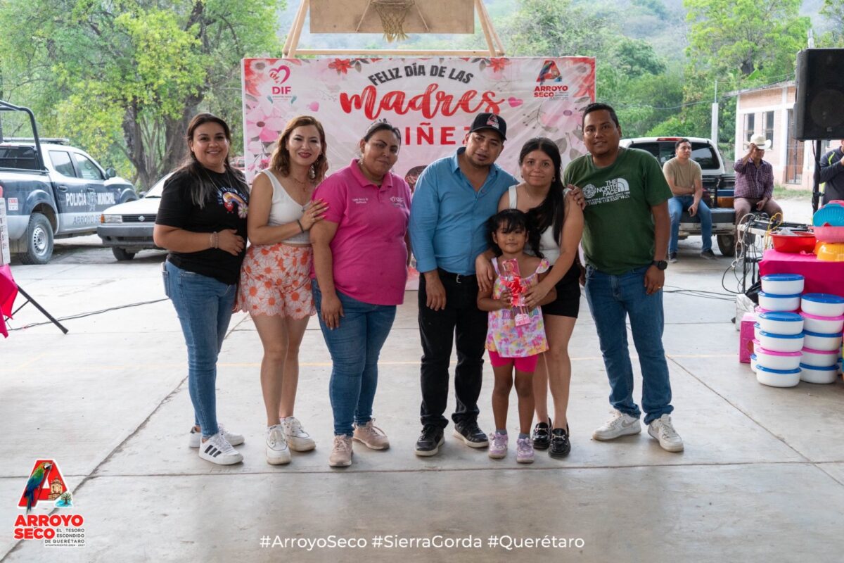 Edil Fernando Sánchez Gil encabeza festejos para mamás y la niñez en Ayutla