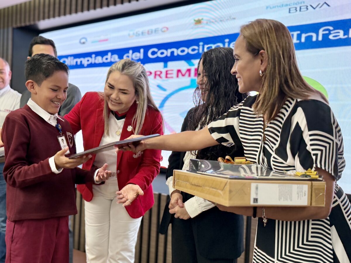 Premian a ganadores de la Olimpiada del Conocimiento Infantil 2025-2026