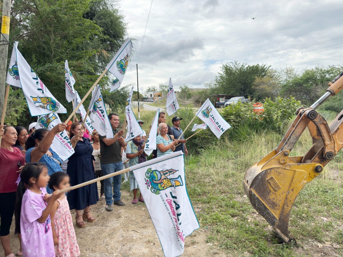 Con una inversión de 1.4 mdp, inicia la construcción de nueva vialidad en El Lindero