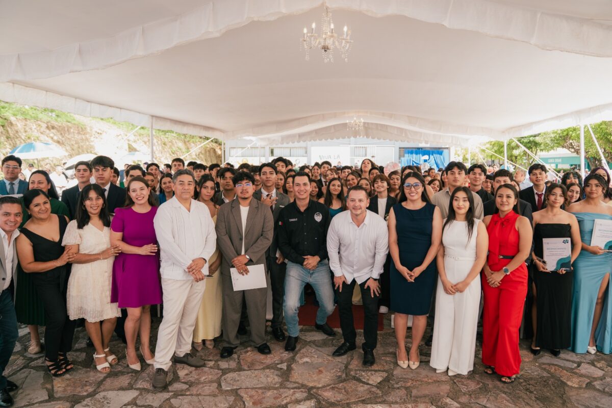 Acompaña Gobierno Municipal la graduación de 75 estudiantes del Bachilleres UAQ, campus Jalpan