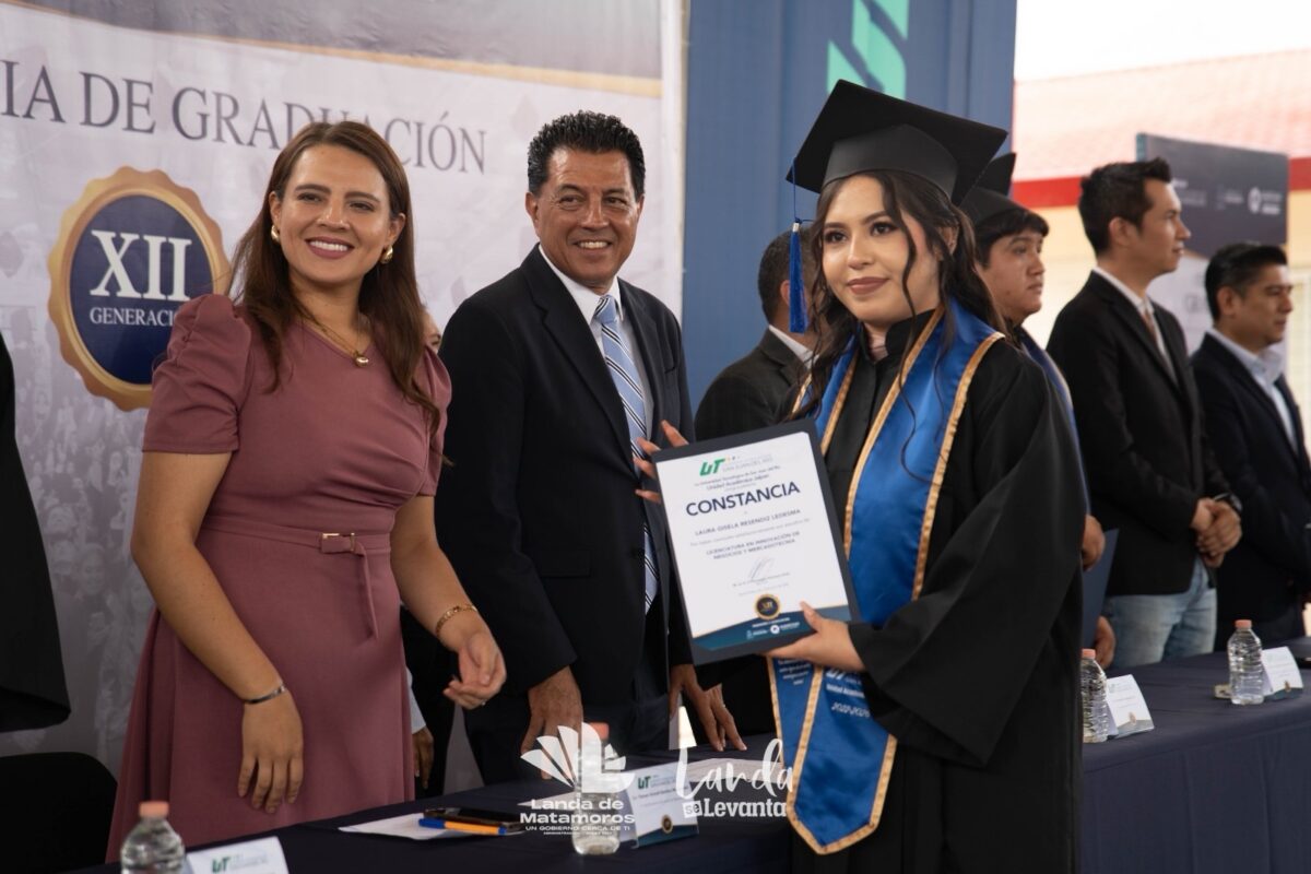 Yuni Benites Celebra el Esfuerzo y los Sueños Cumplidos de 41 Graduados&nbsp;