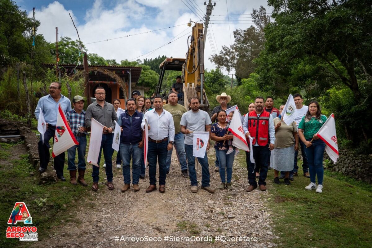 Fernando Sánchez Gil continúa llevando obra pública a las comunidades de Arroyo Seco