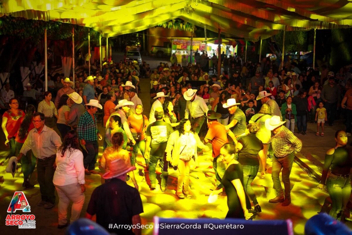 El huapango y la música arribeña llenaron de vida la segunda noche de las Fiestas Tradicionales de El Refugio