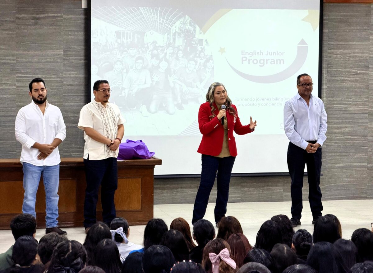Reciben 228 docentes de USEBEQ certificación en idioma inglés