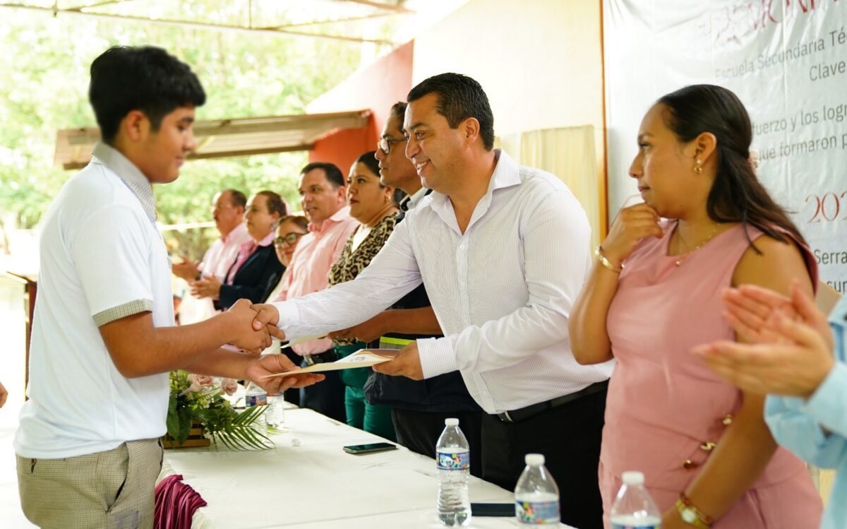 En la Secundaria Técnica No. 3 «Moisés Sáenz Garza» 154 estudiantes culminan su educación