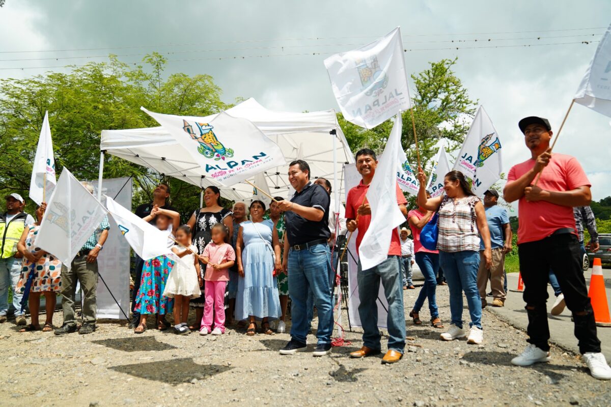 Administración municipal continúa fortaleciendo la infraestructura con obra de alumbrado público en La Yerbabuena