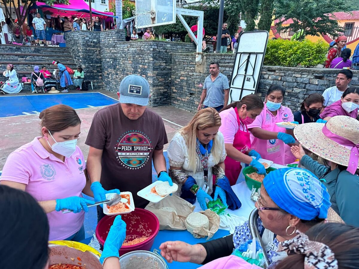 Recibe Lupita Ramírez Plaza a Peregrinos&nbsp;