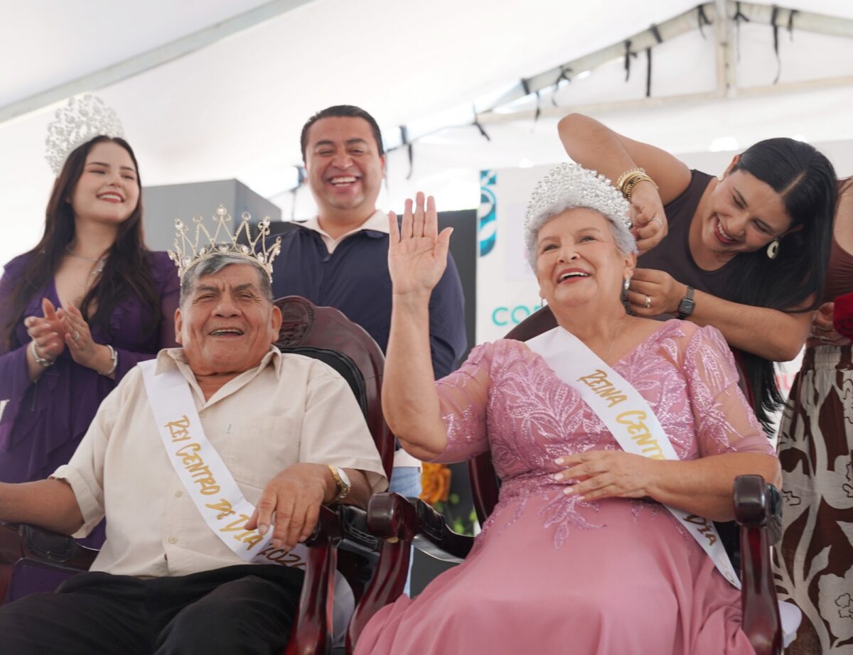 Rubén Hernández y Ceci Ugalde encabezan la Coronación del Rey y la Reina del Centro de Día