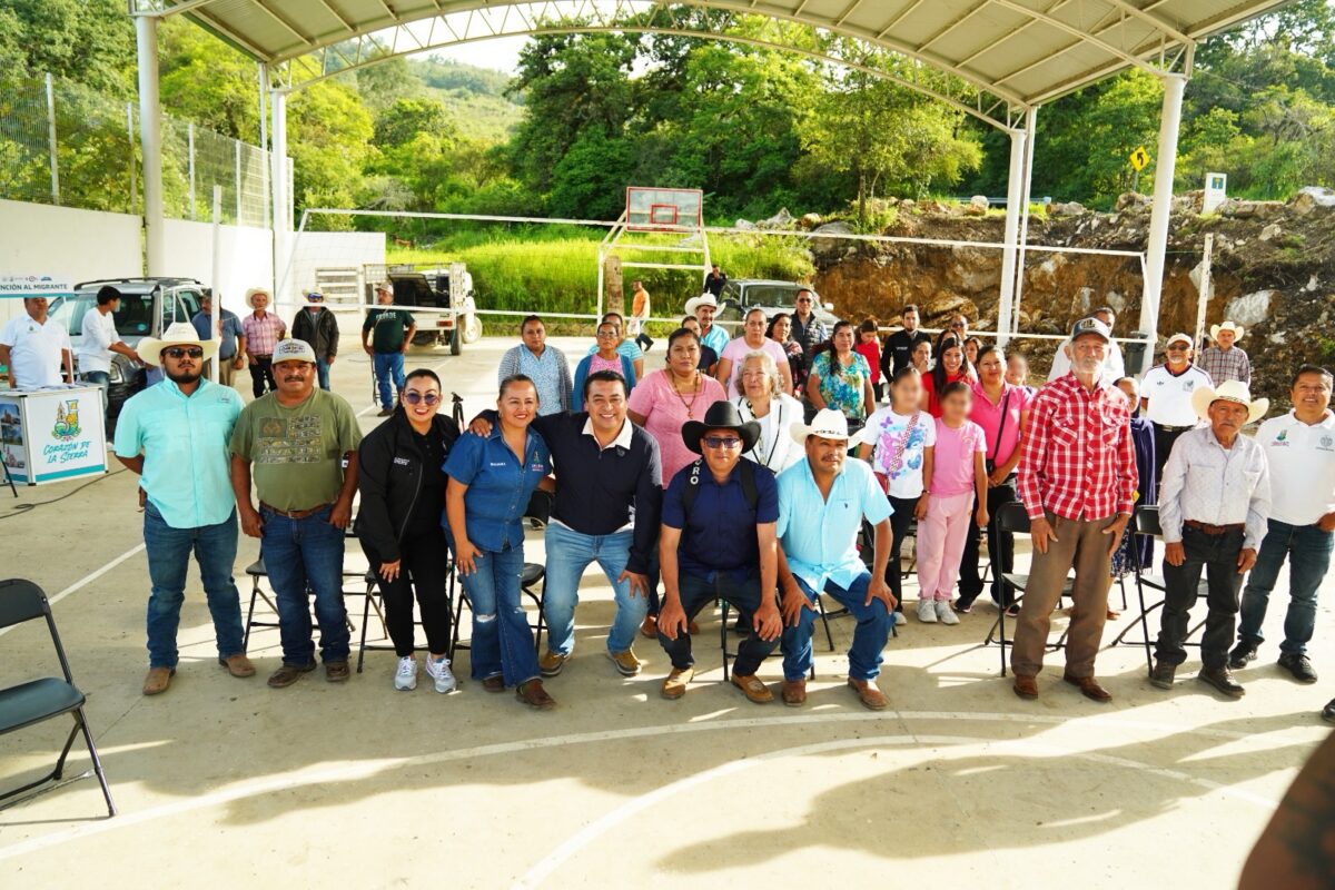 Rubén Hernández entrega e inicia obras en Sabino Chico y Sabino Grande